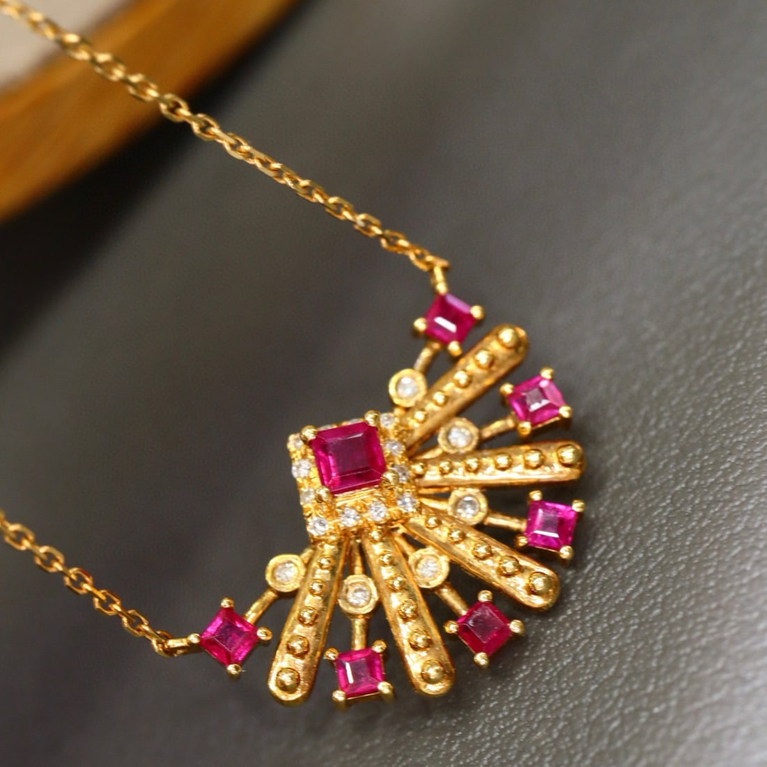 14k Gold 0.51 Ctw Natural Ruby & Diamond Necklace: Ref:230991226 // gold content:14k gold // main gemstone:ruby // shape:square // carat weight:0. 45ct // color:red // treatment:natural // // adjacent gemstone 2 : diamond // shape:round // carat