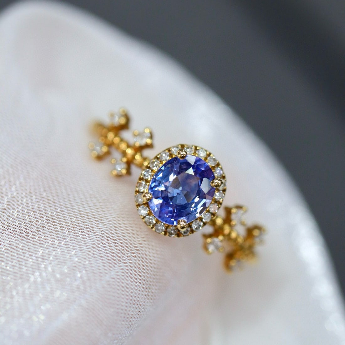 14k Gold 0.94 Ctw Natural Sapphire & Diamond Ring: Ref:230991228 // gold content:14k gold // ring size:7. 25us // // main gemstone:sapphire // shape:oval // carat weight:0. 78ct // color:blue // treatment:natural // // adjacent gemstone 2 : diamond //