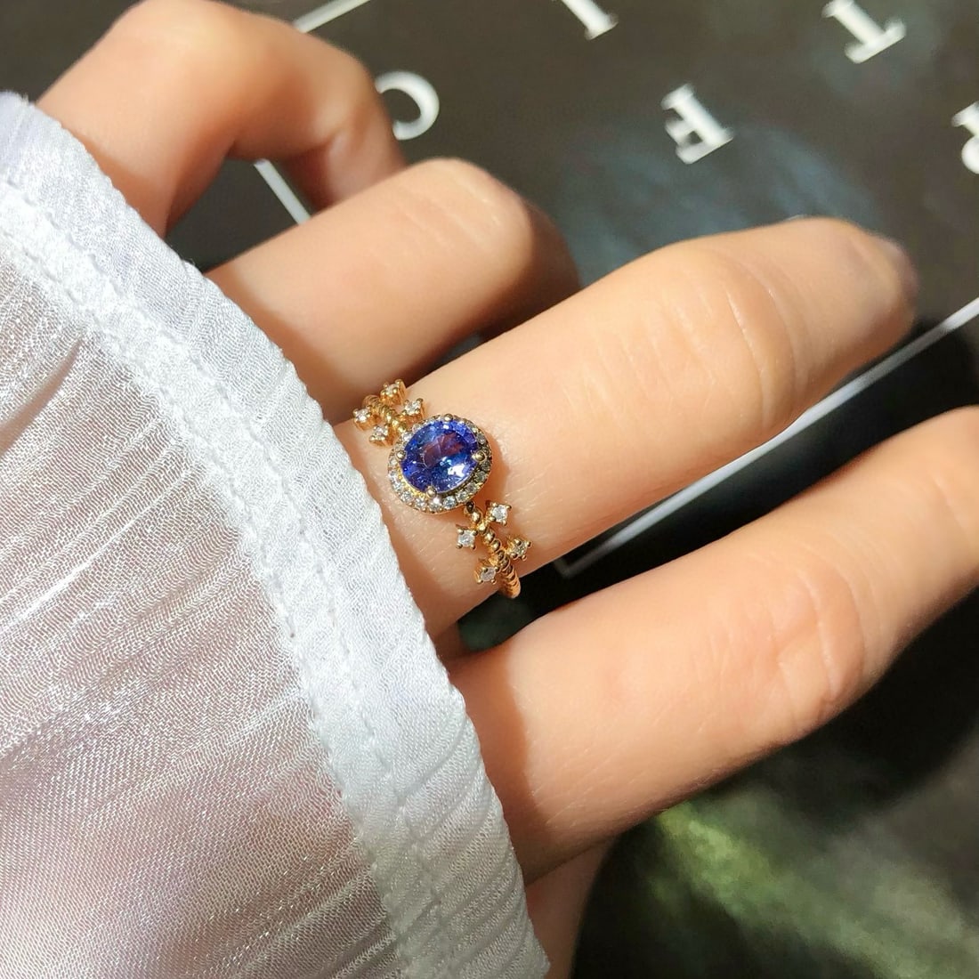 14k Gold 0.94 Ctw Natural Sapphire & Diamond Ring - 4