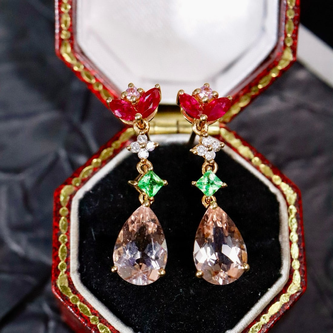 14k Gold 3.13 Ctw Natural Morganite & Coloured Gemstone Earrings: Ref:230991230 // gold content:14k gold // main gemstone:morganite // shape:pear // carat weight:2. 45ct // color:pink // treatment:natural // // adjacent gemstone 2 : coloured gemstone //