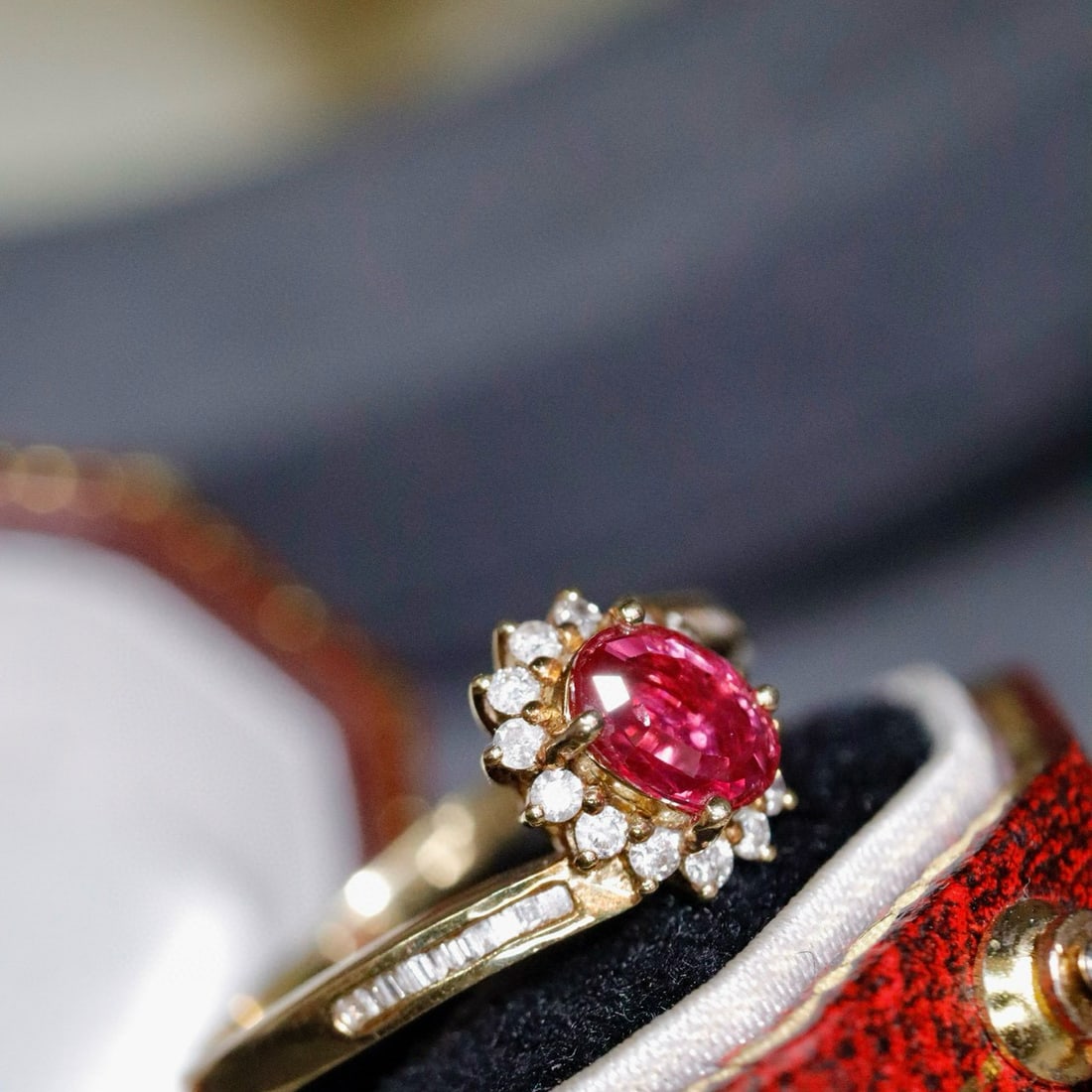 14k Gold 0.56 Ctw Natural Ruby & Diamond Ring - 5