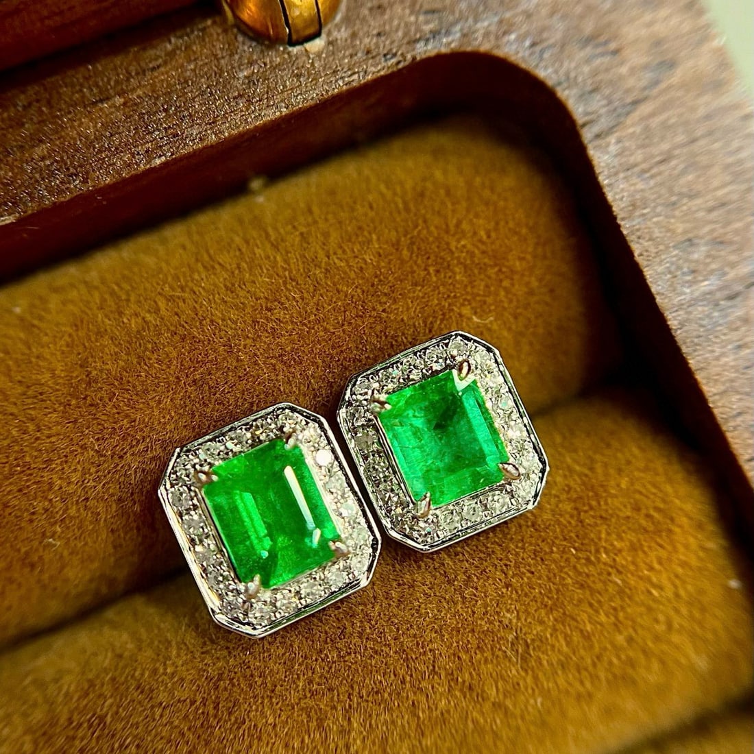 14k Gold 1.06 Ctw Natural Emerald & Diamond Earrings - 3