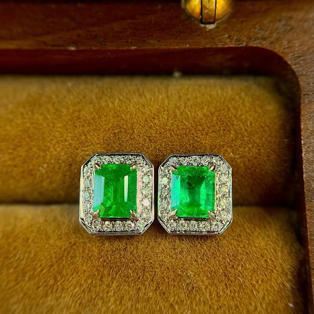 14k Gold 1.06 Ctw Natural Emerald & Diamond Earrings - 4