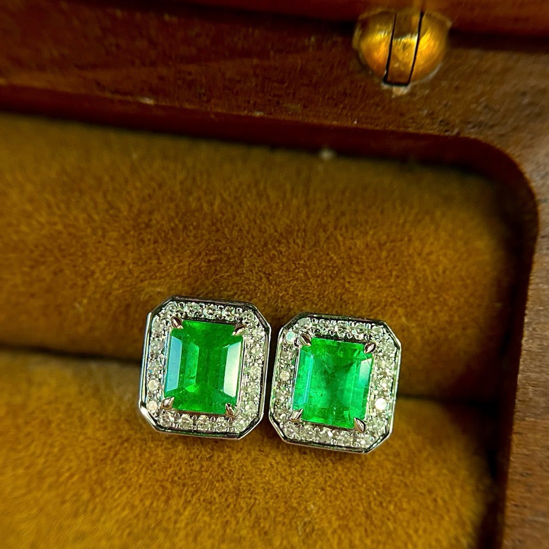 14k Gold 1.06 Ctw Natural Emerald & Diamond Earrings - 5