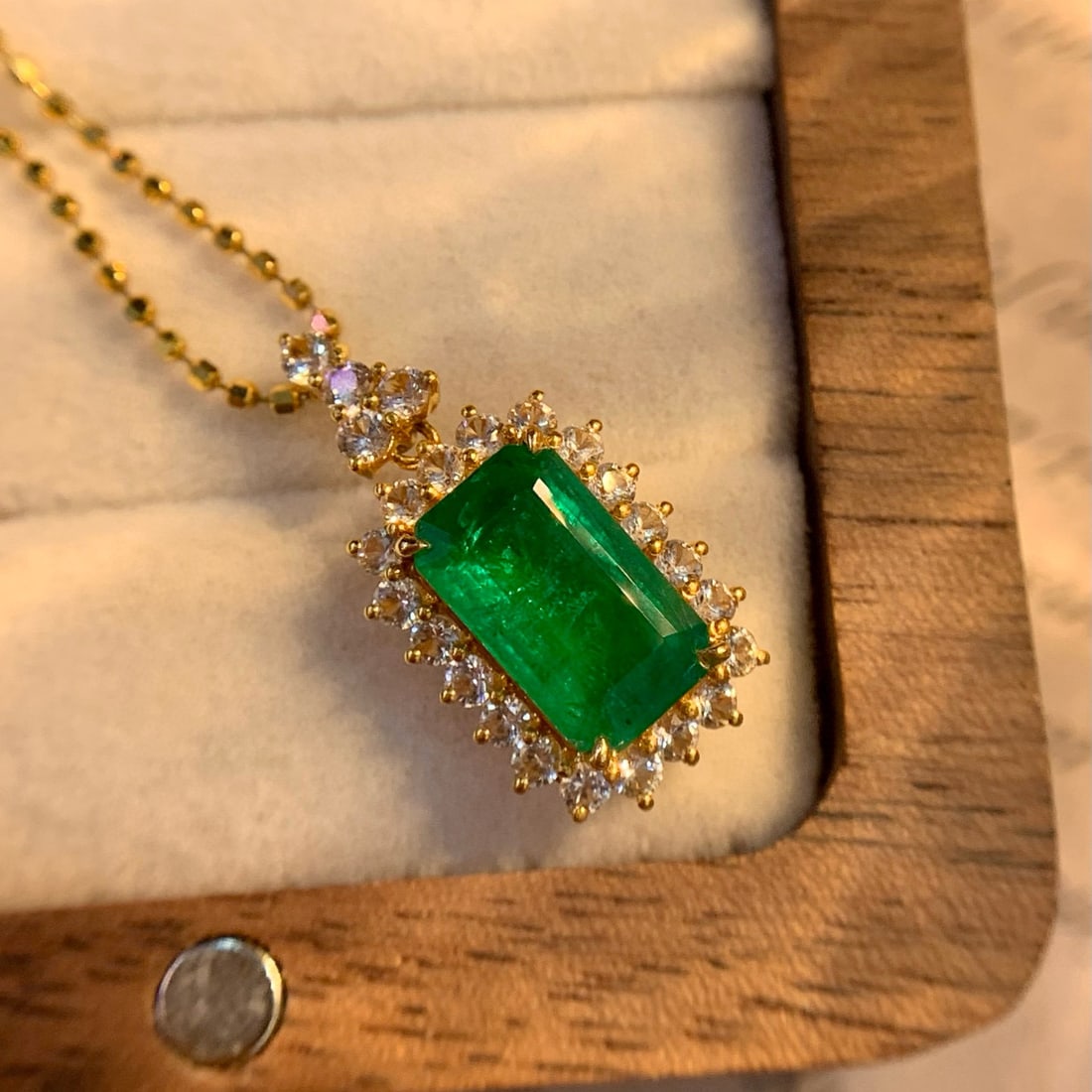 14k Gold 2.7 Ct Natural Emerald & Sapphire Pendant( Without Chain ): Ref:230991234 // gold content:14k gold // main gemstone:emerald // shape:octagonal // carat weight:2. 7ct // color:green // treatment:natural // // adjacent gemstone 2 : sapphire // number of