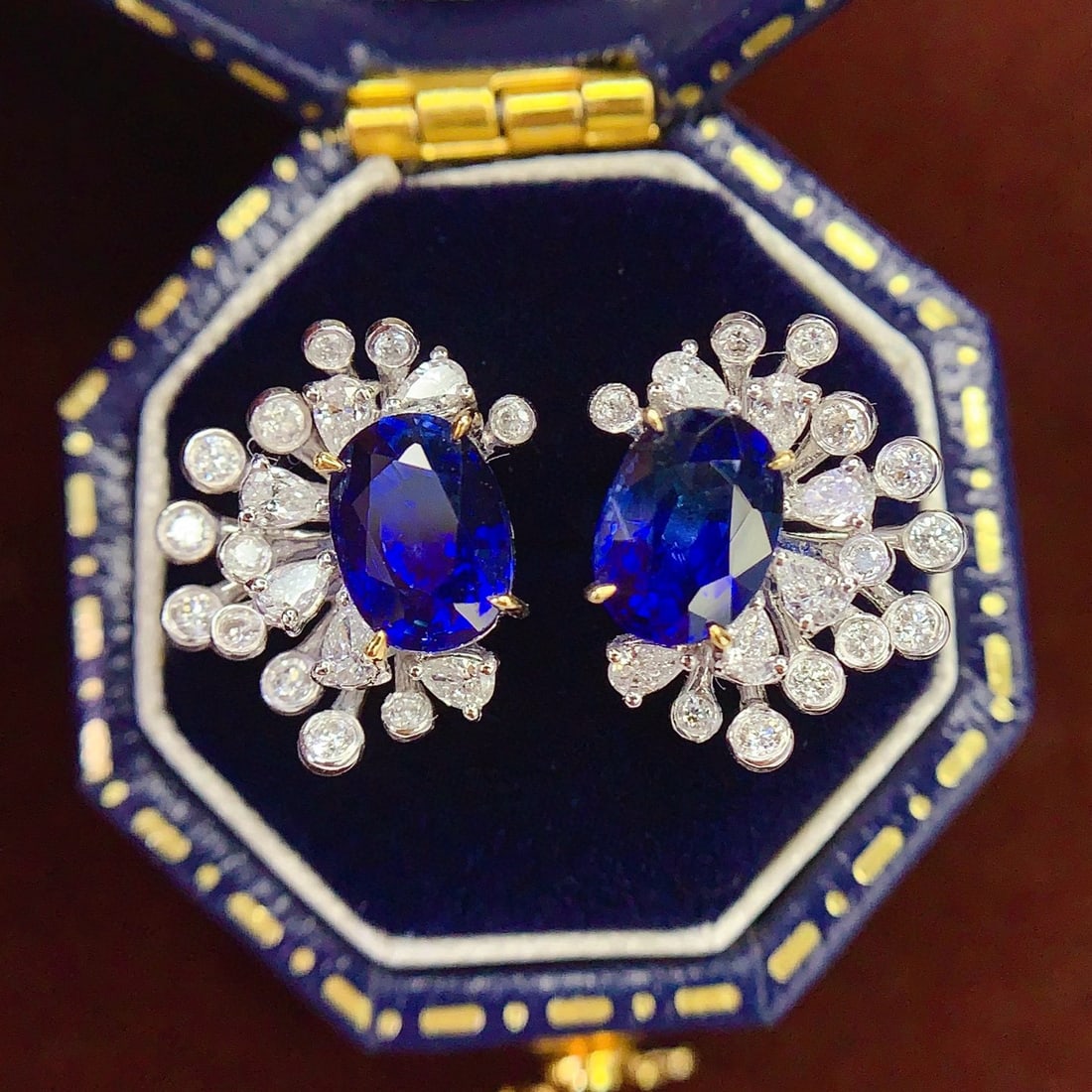 14k Gold 2.42 Ct Natural Sapphire & Diamond Earrings: Ref:230991235 // gold content:14k gold // main gemstone:sapphire // shape:oval // carat weight:2. 42ct // color:royal blue // treatment:natural // // adjacent gemstone 2 : diamond // number of stones: