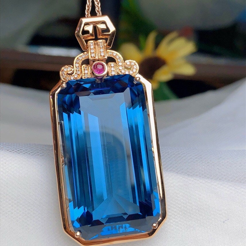 14k Gold 69.2 Ct Natural Topaz & Diamond Pendant( Without Chain ): Ref:230991237 // gold content:14k gold // main gemstone:topaz // shape:octagonal // carat weight:69. 2ct // color:blue // treatment:natural // // adjacent gemstone 2 : diamond // number of stones:40 /