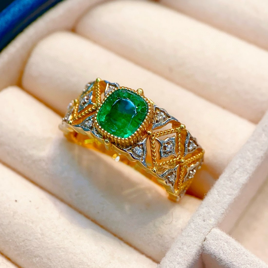 14k Gold 1.35 Ctw Natural Emerald & Diamond Ring: Ref:230991239 // gold content:14k gold // ring size:7. 25us // // main gemstone:emerald // shape:cushion // carat weight:1. 26ct // color:green // treatment:natural // // adjacent gemstone 2 : diamond