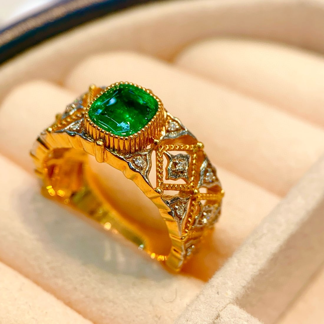 14k Gold 1.35 Ctw Natural Emerald & Diamond Ring - 2