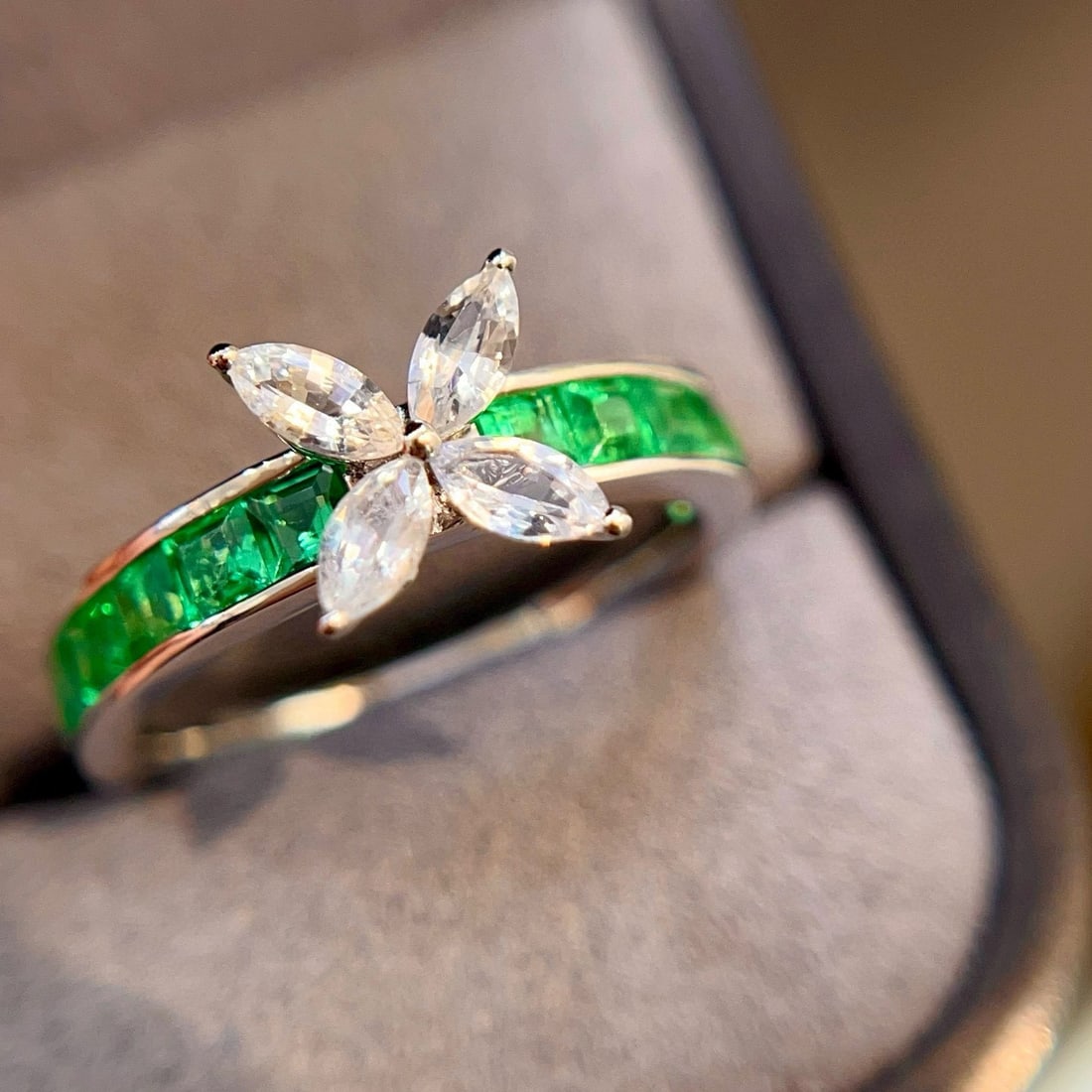 14k Gold 1.57 Ctw Natural Emerald & Sapphire Ring: Ref:230991240 // gold content:14k gold // ring size:7. 25us // // main gemstone:emerald // shape:square // carat weight:0. 97ct // color:green // treatment:natural // // adjacent gemstone 2 :
