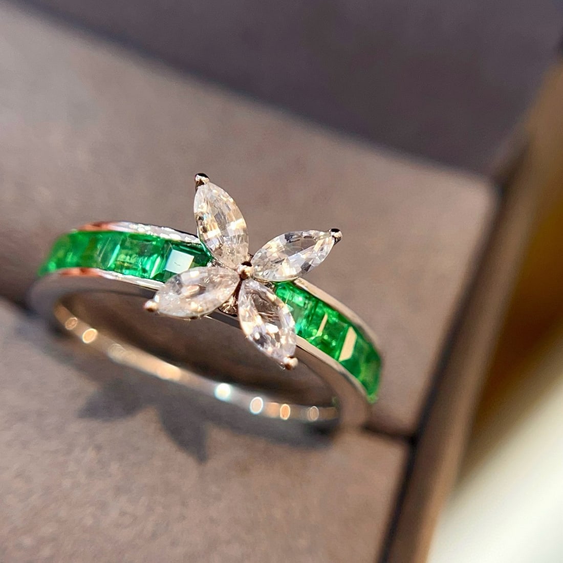 14k Gold 1.57 Ctw Natural Emerald & Sapphire Ring - 3