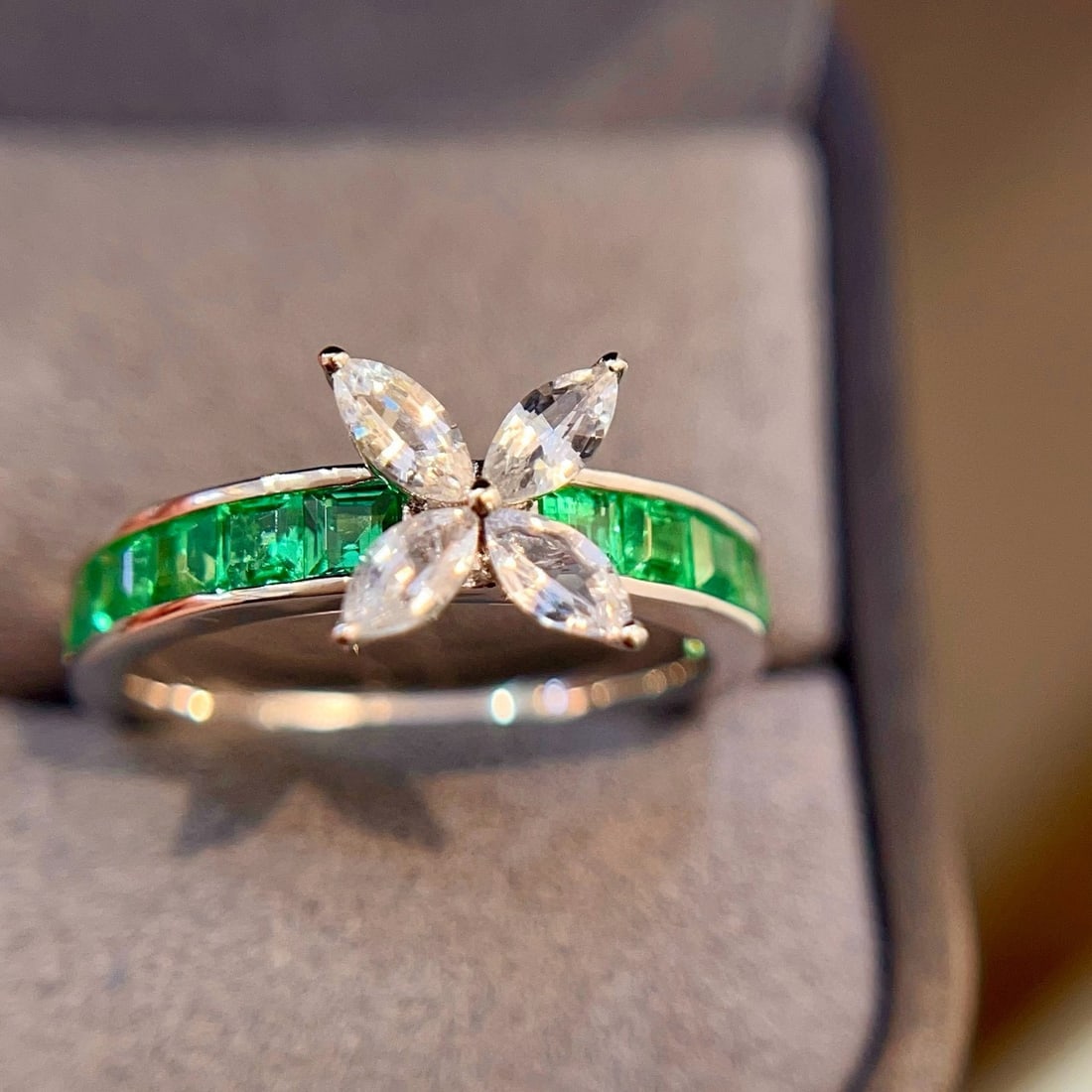 14k Gold 1.57 Ctw Natural Emerald & Sapphire Ring - 4