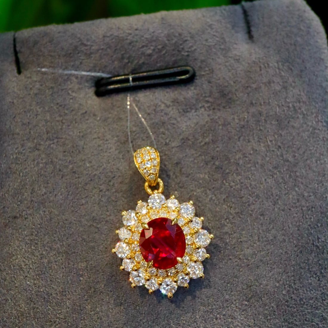 14k Gold 1.62 Ctw Vivid Red Natural Ruby & Diamond Pendant( Without Chain ): Ref:230991241 // gold content:14k gold // main gemstone:ruby // shape:oval // carat weight:1ct // color:vivid red // treatment:natural // // adjacent gemstone 2 : diamond // shape:round // carat