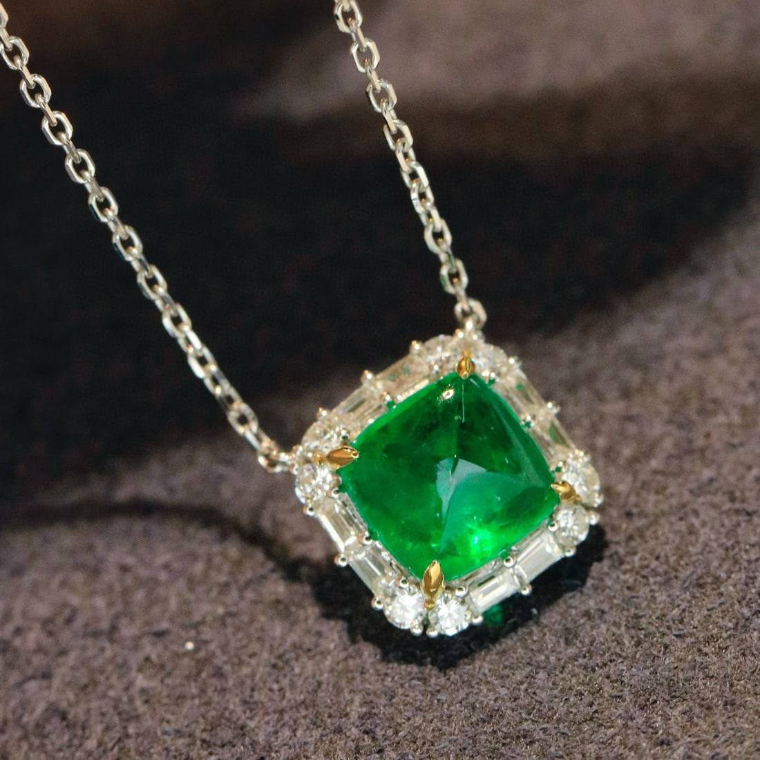 14k Gold 1.80 Ctw Natural Emerald & Diamond Necklace: Ref:230991246 // gold content:14k gold // main gemstone:emerald // shape:suger-loaf // carat weight:1. 55ct // color:green // treatment:natural // // adjacent gemstone 2 : diamond // shape:multiply