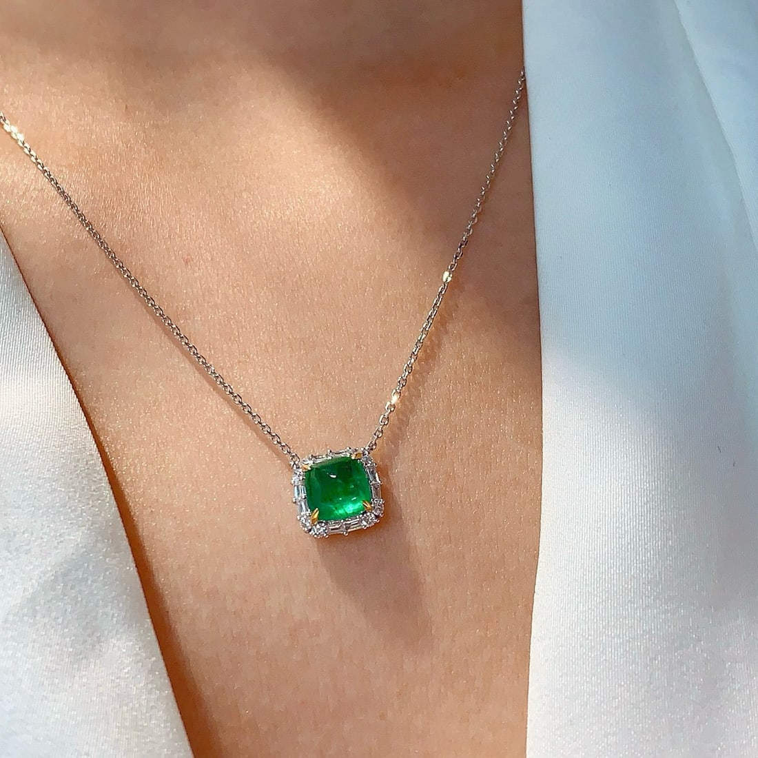 14k Gold 1.80 Ctw Natural Emerald & Diamond Necklace - 4