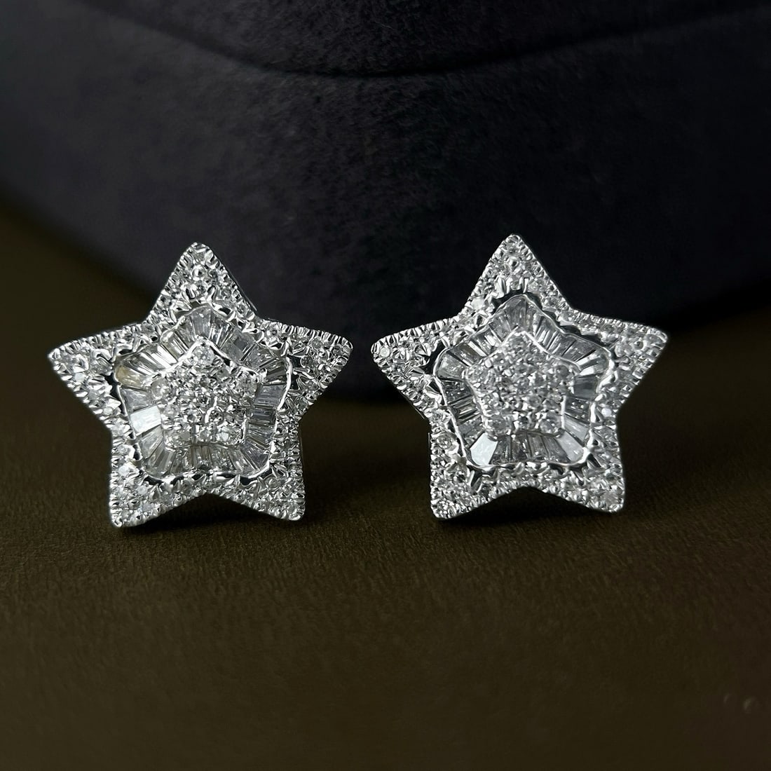14k Gold 0.7 Ct Natural H Diamond Earrings: Ref:230991249 // gold content:14k gold // main gemstone:diamond // shape:multiply // carat weight:0. 7ct // clarity grade:vs-si // color:h // treatment:natural // Condition: New Low Estimate: 3100.00 