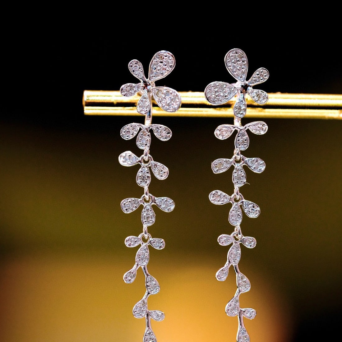 14k Gold 0.4 Ct Natural H Diamond Earrings: Ref:230991250 // gold content:14k gold // main gemstone:diamond // shape:round // carat weight:0. 4ct // clarity grade:vs-si // color:h // treatment:natural // cut grade:g // Condition: New Low