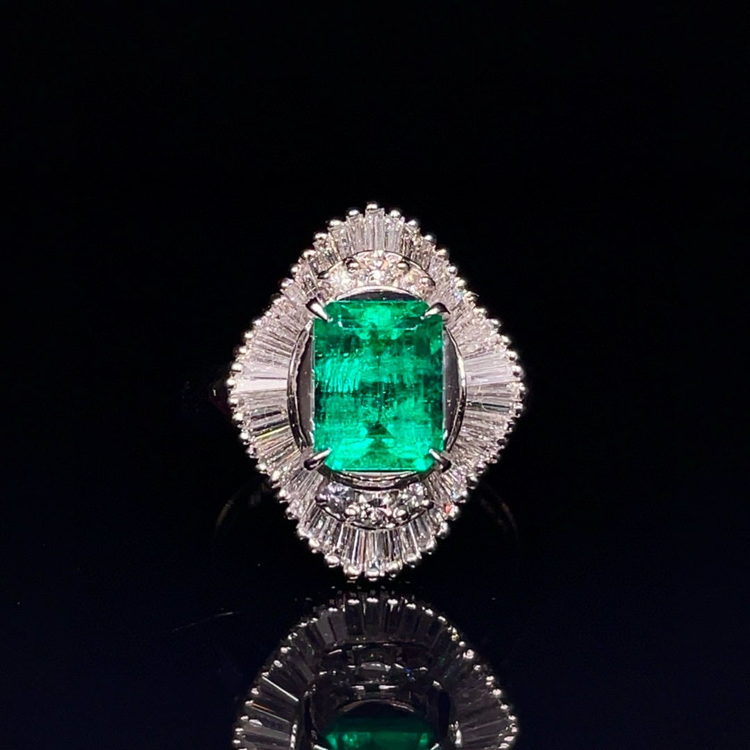 14k Gold 2.05 Ctw Vivid Green Natural Emerald & Diamond Ring: Ref:230992006 // gold content:14k gold // ring size:7. 25us // // main gemstone:emerald // shape:octagonal // carat weight:1. 46ct // color:vivid green // treatment:natural // // adjacent gemstone 2 :