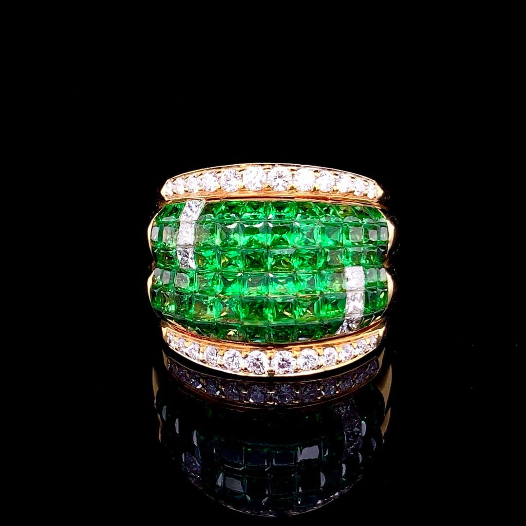 14k Gold 5.92 Ctw Vivid Green Natural Tsavorite & Diamond Ring: Ref:230992014 // gold content:14k gold // ring size:7. 25us // // main gemstone:tsavorite // shape:princess // carat weight:4. 96ct // color:vivid green // treatment:natural // // adjacent gemstone 2