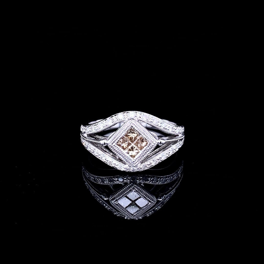 14k Gold 0.41 Ct Natural H Diamond Ring: Ref:230992017 // gold content:14k gold // ring size:7. 25us // // main gemstone:diamond // shape:baguette // carat weight:0. 41ct // clarity grade:vs-si // color:h // treatment:natural // Condition: N