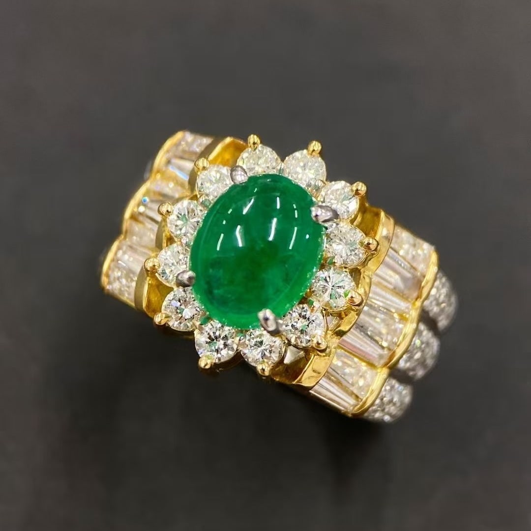 14k Gold 4.46 Ctw Vivid Green Natural Emerald & Diamond Ring: Ref:230992026 // gold content:14k gold // ring size:7. 25us // // main gemstone:emerald // shape:oval // carat weight:2. 45ct // color:vivid green // treatment:natural // // adjacent gemstone 2 : diam