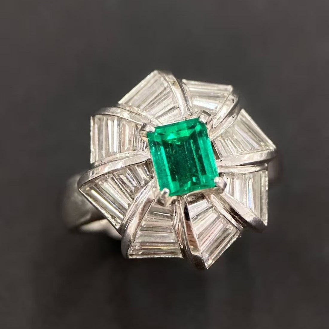 14k Gold 2.78 Ctw Vivid Green Natural Emerald & Diamond Ring: Ref:230992028 // gold content:14k gold // ring size:7. 25us // // main gemstone:emerald // shape:octagonal // carat weight:0. 97ct // color:vivid green // treatment:natural // // adjacent gemstone 2