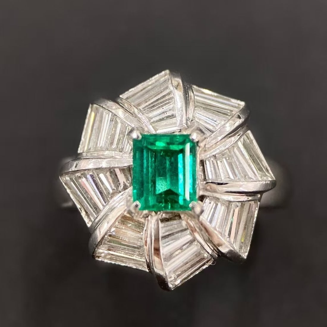14k Gold 2.78 Ctw Vivid Green Natural Emerald & Diamond Ring - 3