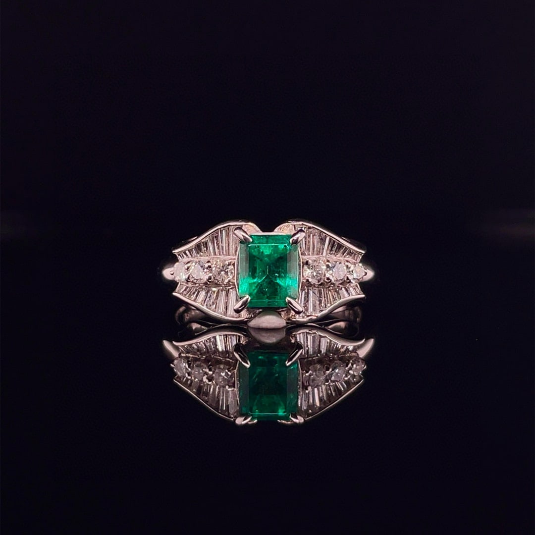 14k Gold 1.48 Ctw Vivid Green Natural Emerald & Diamond Ring: Ref:230992034 // gold content:14k gold // ring size:7. 25us // // main gemstone:emerald // shape:octagonal // carat weight:0. 96ct // color:vivid green // treatment:natural // // adjacent gemstone 2 :