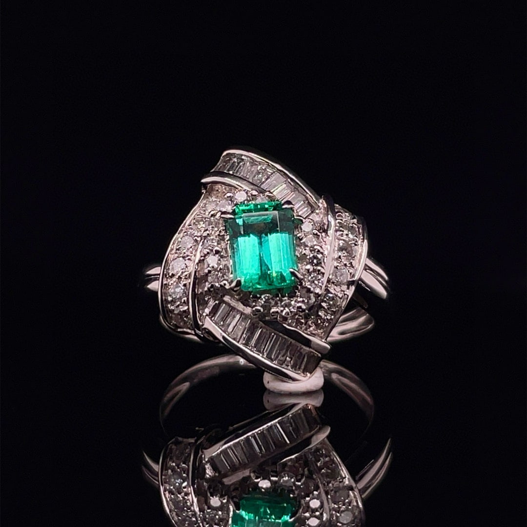 14k Gold 1.31 Ctw Vivid Green Natural Emerald & Diamond Ring: Ref:230992035 // gold content:14k gold // ring size:7. 25us // // main gemstone:emerald // shape:octagonal // carat weight:0. 75ct // color:vivid green // treatment:natural // // adjacent gemstone 2 :