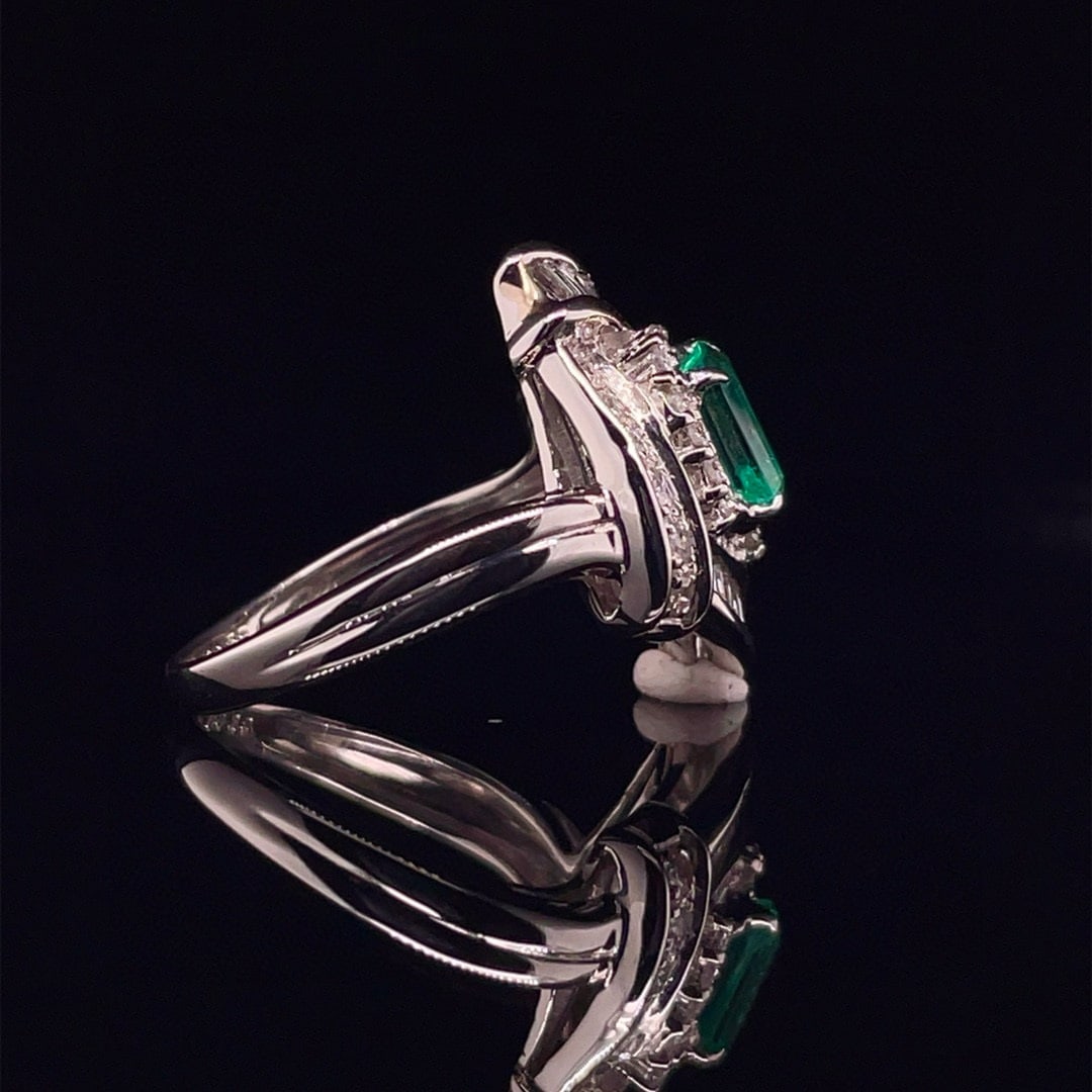14k Gold 1.31 Ctw Vivid Green Natural Emerald & Diamond Ring - 3