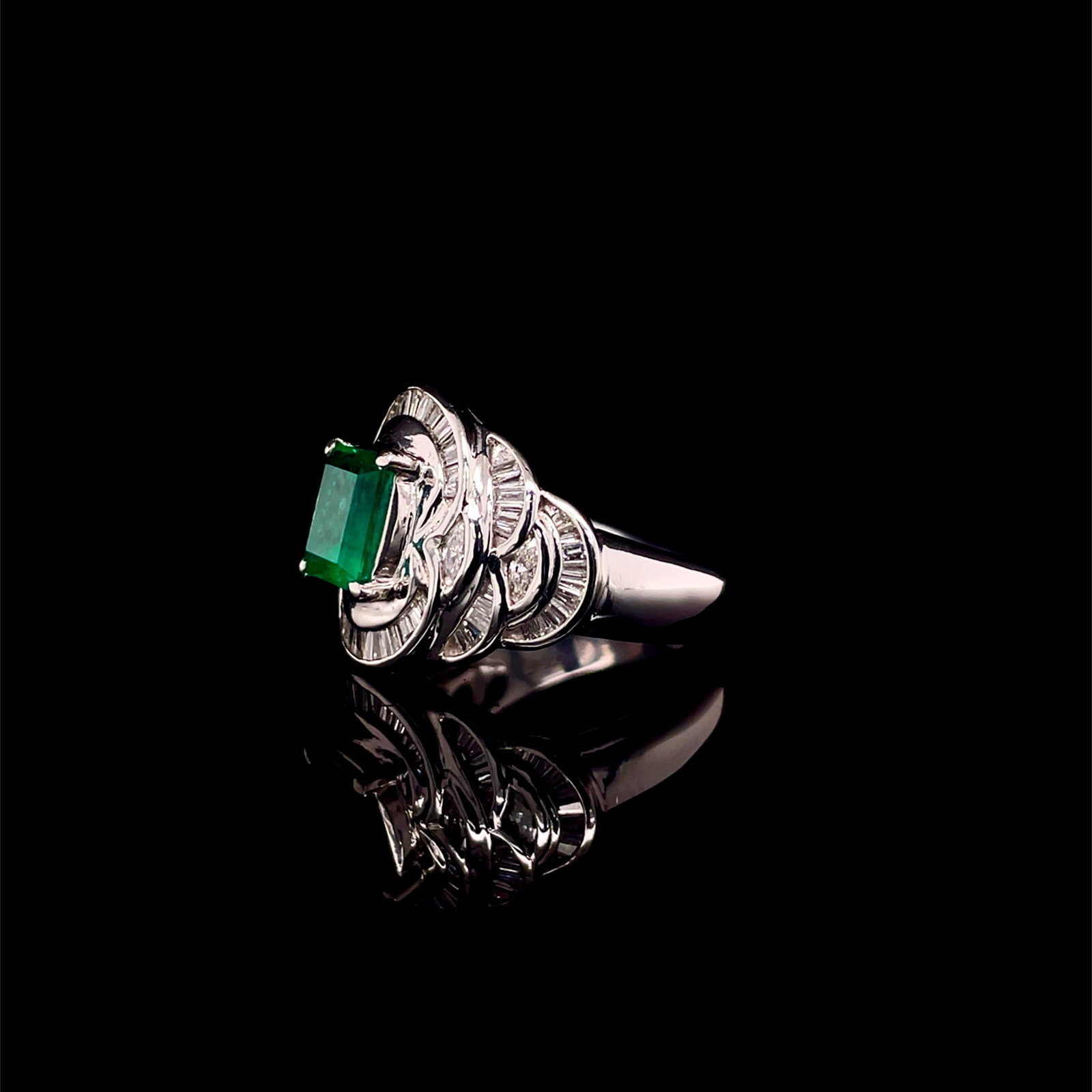 14k Gold 2.48 Ctw Vivid Green Natural Emerald & Diamond Ring - 4