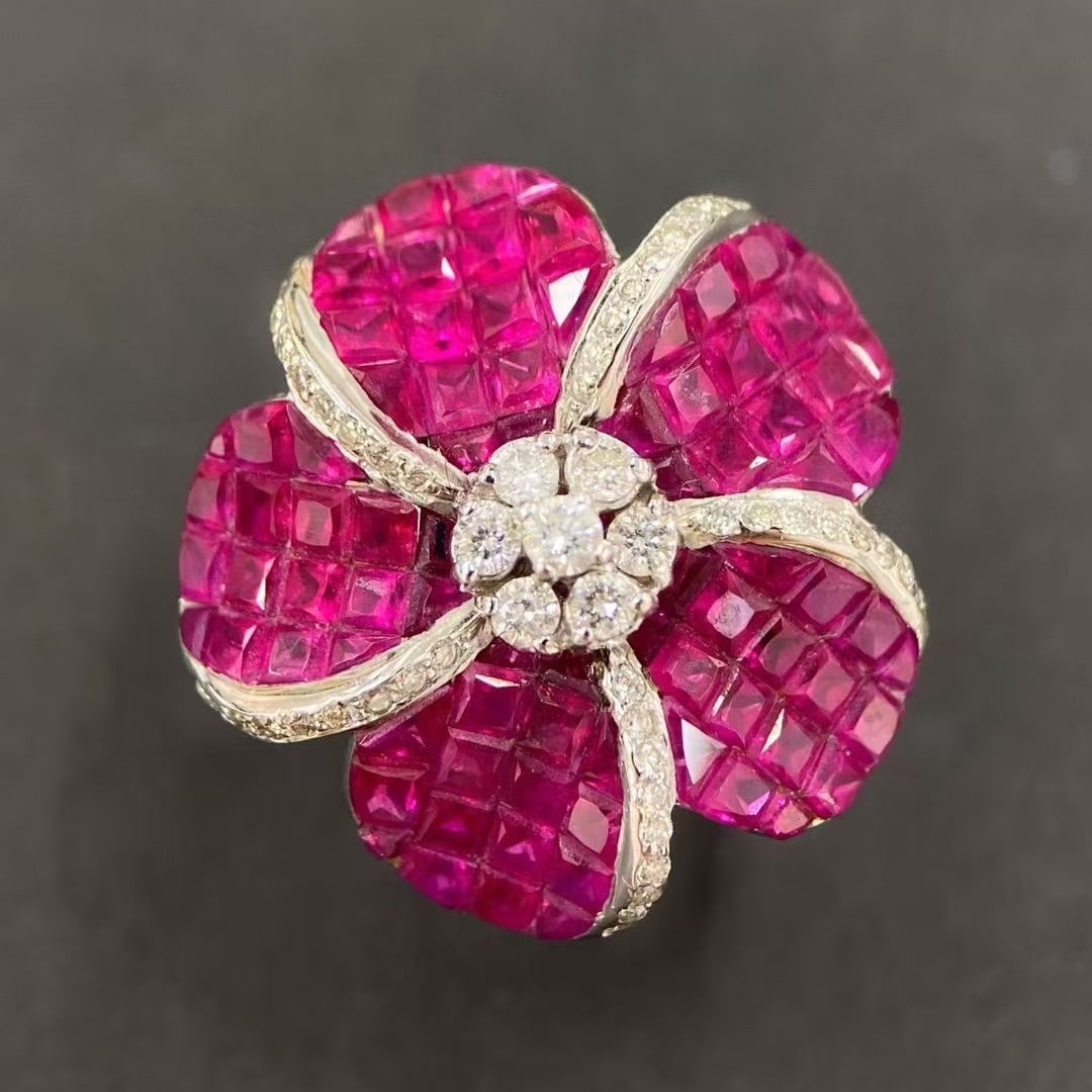 14k Gold 6.15 Ctw Natural Ruby & Diamond Ring: Ref:230992057 // gold content:14k gold // ring size:7. 25us // // main gemstone:ruby // shape:princess // carat weight:5. 40ct // color:red // treatment:natural // // adjacent gemstone 2 : diamond //