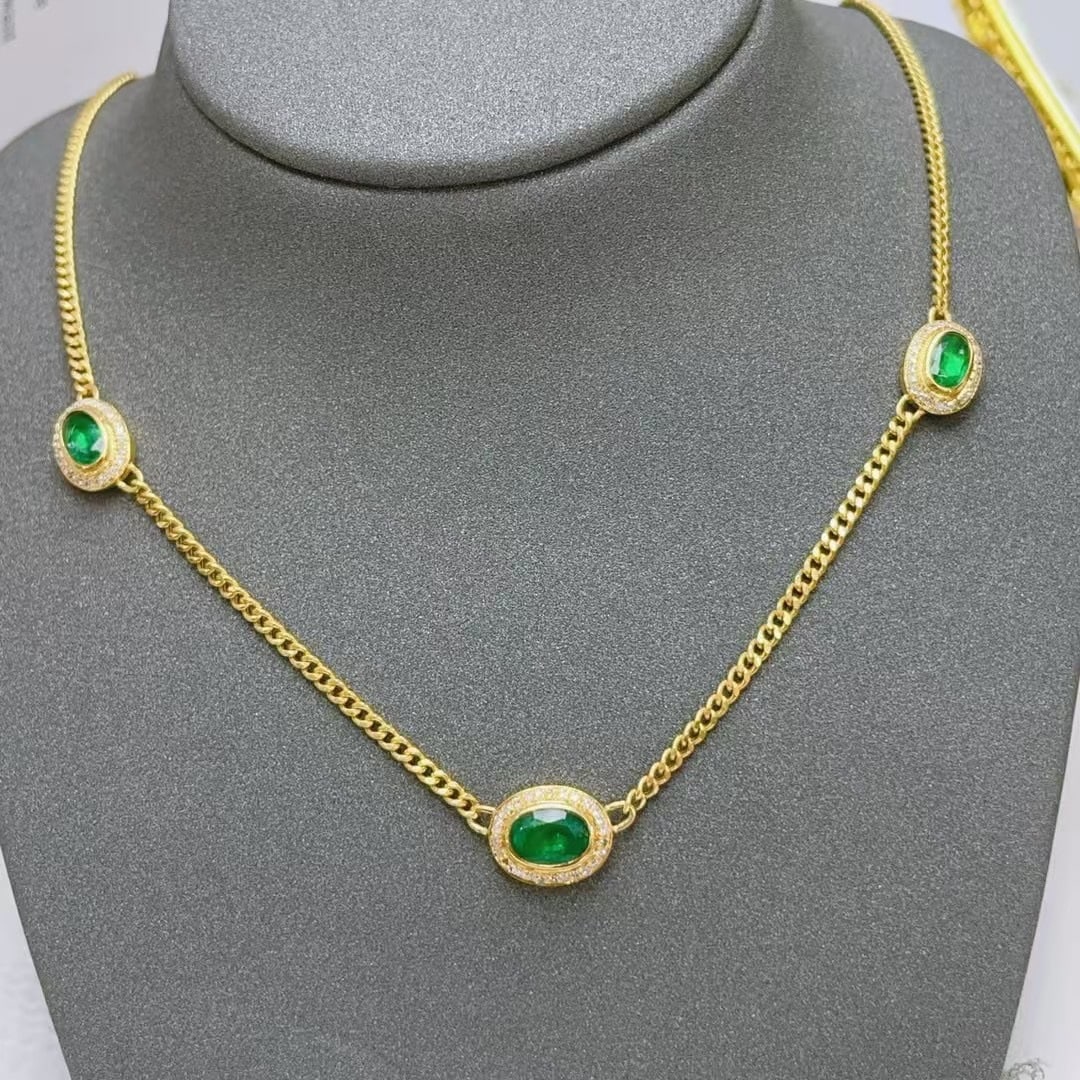 14k Gold 1.81 Ct Vivid Green Natural Emerald & Diamond Necklace: Ref:230992061 // gold content:14k gold // main gemstone:emerald // shape:oval // carat weight:1. 81ct // color:vivid green // treatment:natural // // adjacent gemstone 2 : diamond // number of