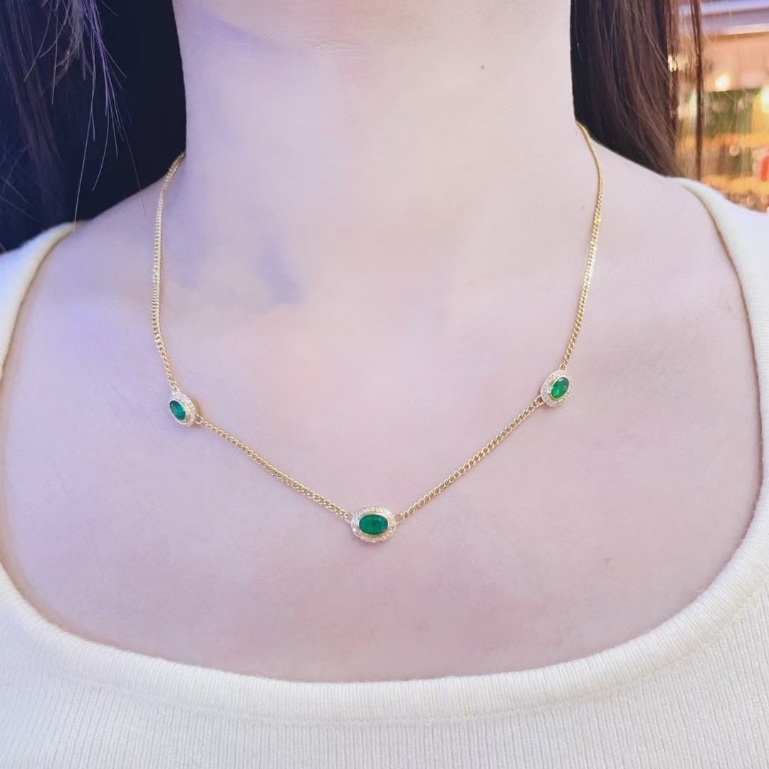 14k Gold 1.81 Ct Vivid Green Natural Emerald & Diamond Necklace - 4