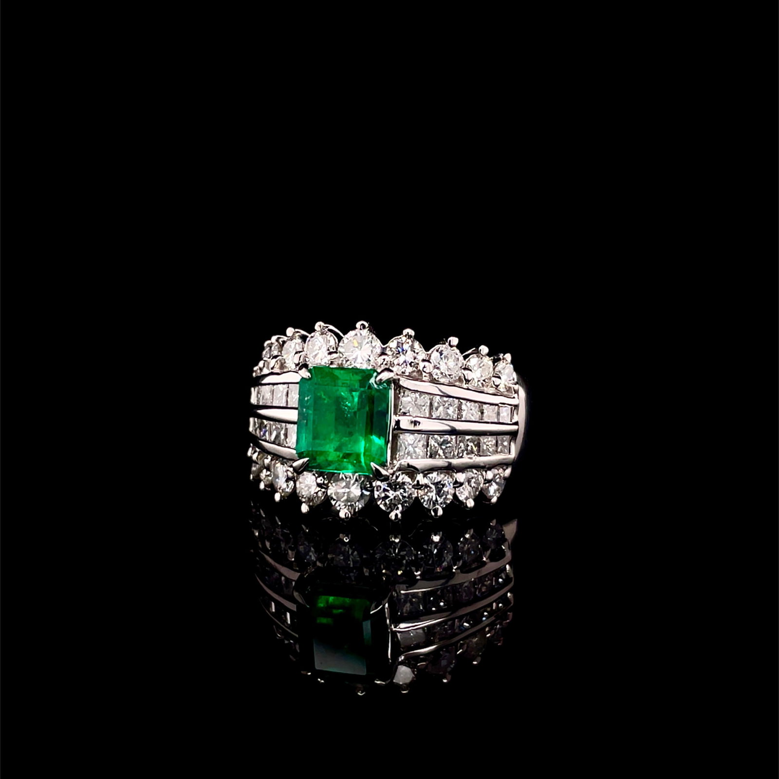 14k Gold 3.48 Ctw Vivid Green Natural Emerald & Diamond Ring - 3