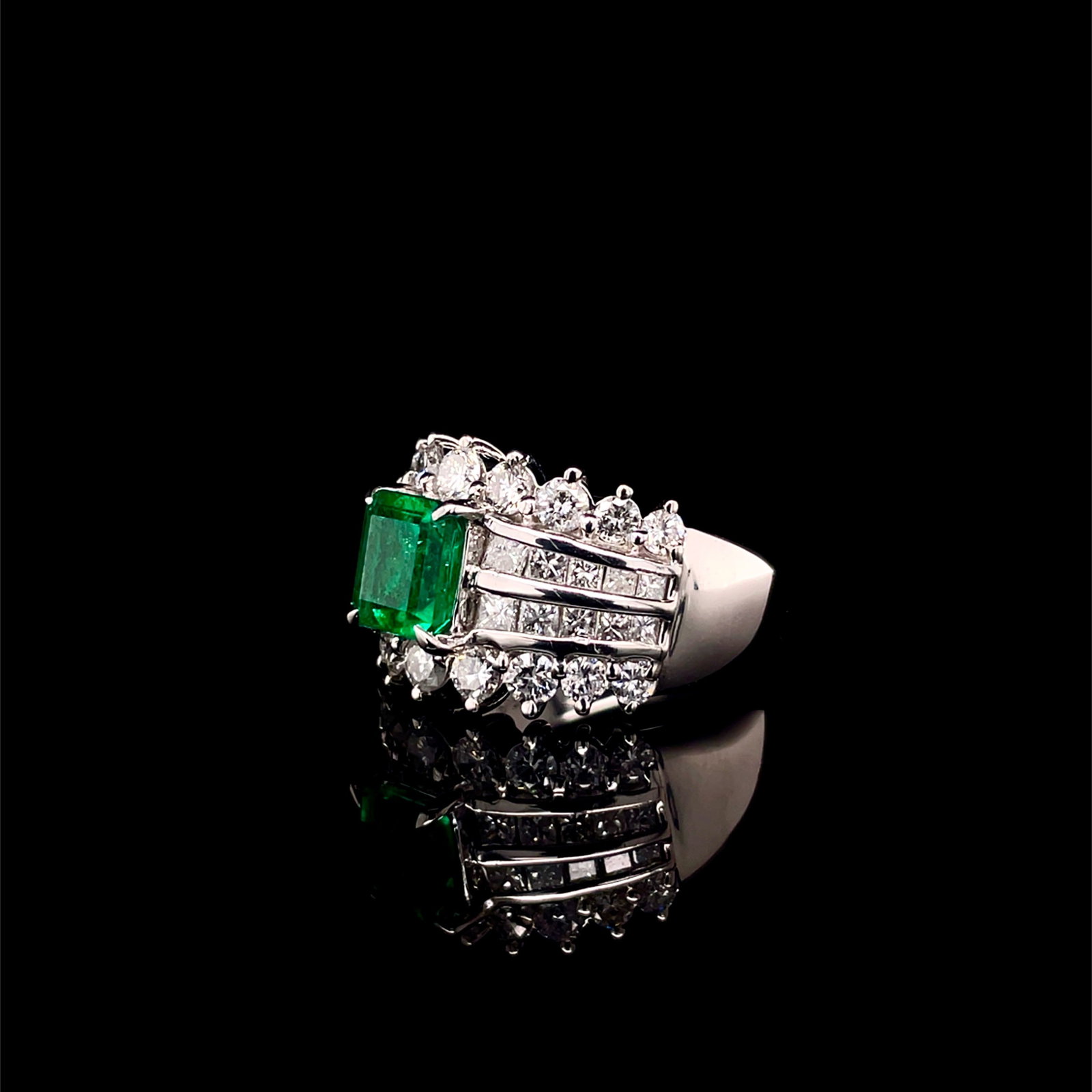 14k Gold 3.48 Ctw Vivid Green Natural Emerald & Diamond Ring - 4