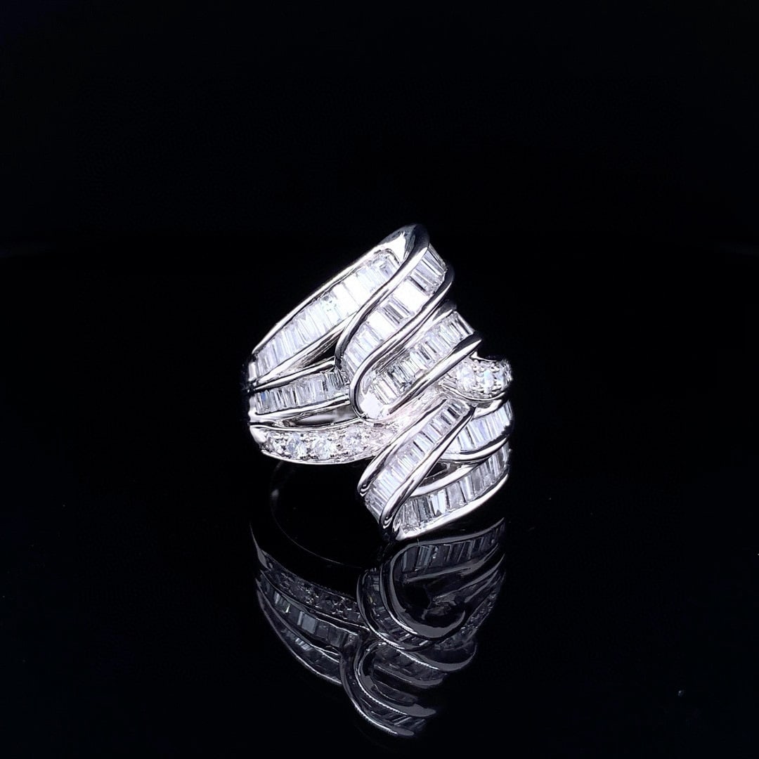 14k Gold 2.04 Ctw Natural H Diamond Ring: Ref:230992078 // gold content:14k gold // ring size:7. 25us // // main gemstone:diamond // shape:baguette // carat weight:1. 84ct // clarity grade:vs-si // color:h // treatment:natural // // adjacent 