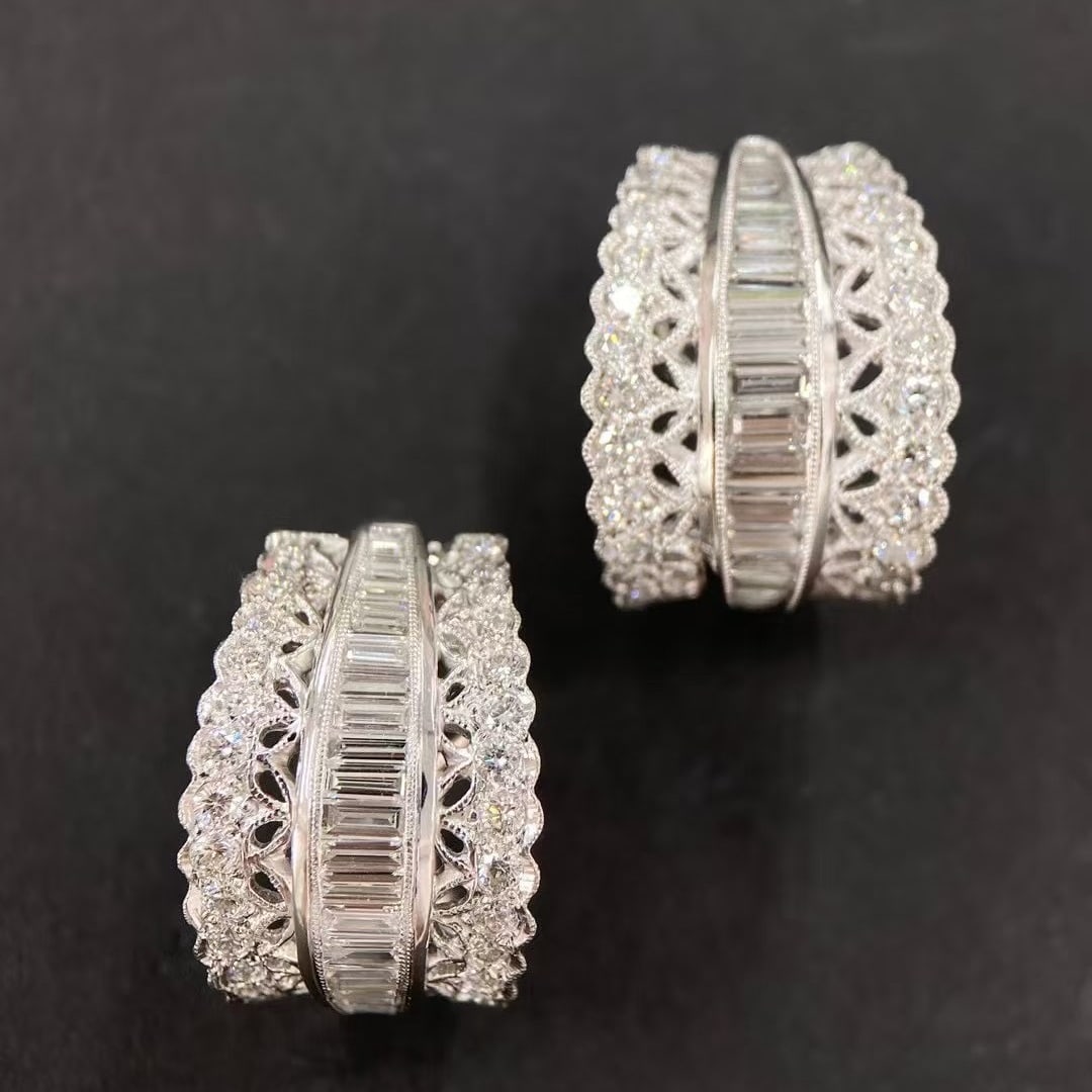 14k Gold 1.18 Ct Natural H Diamond Earrings: Ref:230992084 // gold content:14k gold // main gemstone:diamond // shape:multiply // carat weight:1. 18ct // clarity grade:vs-si // color:h // treatment:natural // Condition: New Low Estimate: 12000.0
