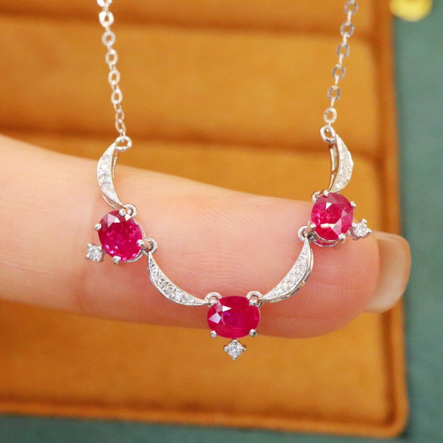 14k Gold 0.95 Ctw Natural Ruby & Diamond Necklace: Ref:230992092 // gold content:14k gold // main gemstone:ruby // shape:oval // carat weight:0. 86ct // color:pigeonblood red // treatment:natural // // adjacent gemstone 2 : diamond // number of stones