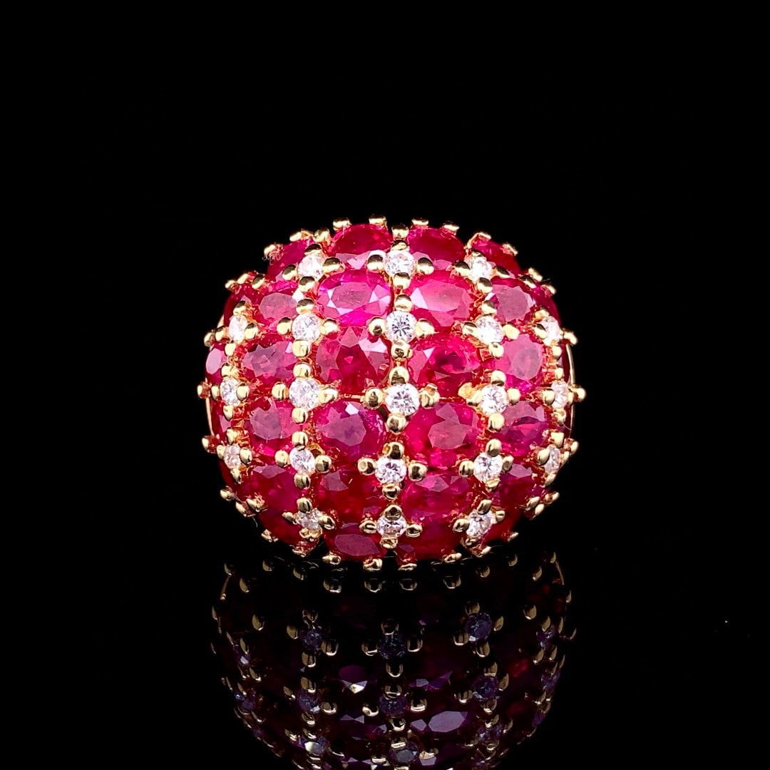 14k Gold 9.46 Ctw Natural Ruby & Diamond Ring: Ref:230992099 // gold content:14k gold // ring size:7. 25us // // main gemstone:ruby // shape:oval // carat weight:8. 95ct // color:red // treatment:natural // // adjacent gemstone 2 : diamond // shap