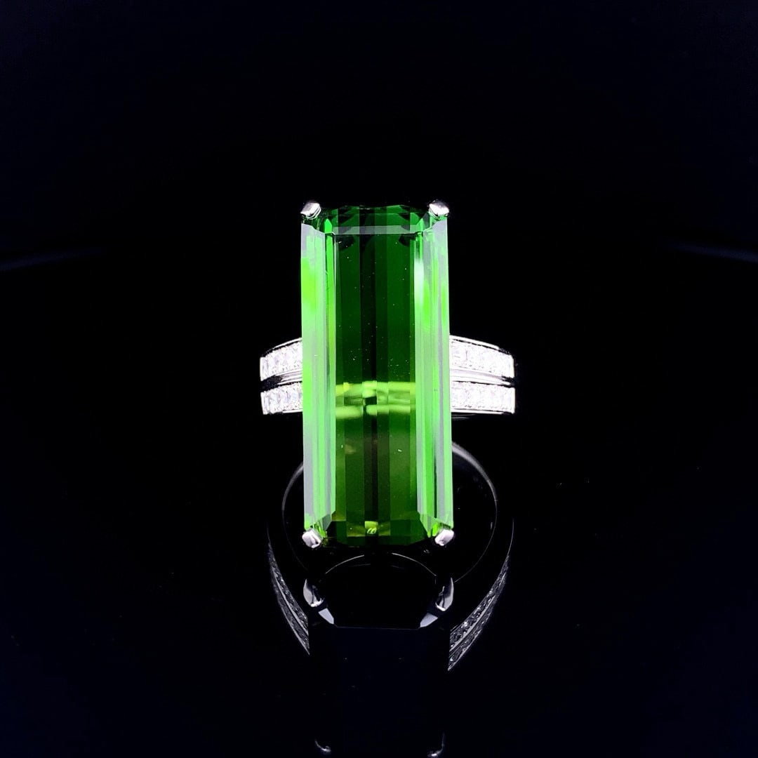 14k Gold 14.86 Ctw Natural Tourmaline & Diamond Ring: Ref:230992103 // gold content:14k gold // ring size:7. 25us // // main gemstone:tourmaline // shape:octagonal // carat weight:14. 5ct // color:green // treatment:natural // // adjacent gemstone 2 : di