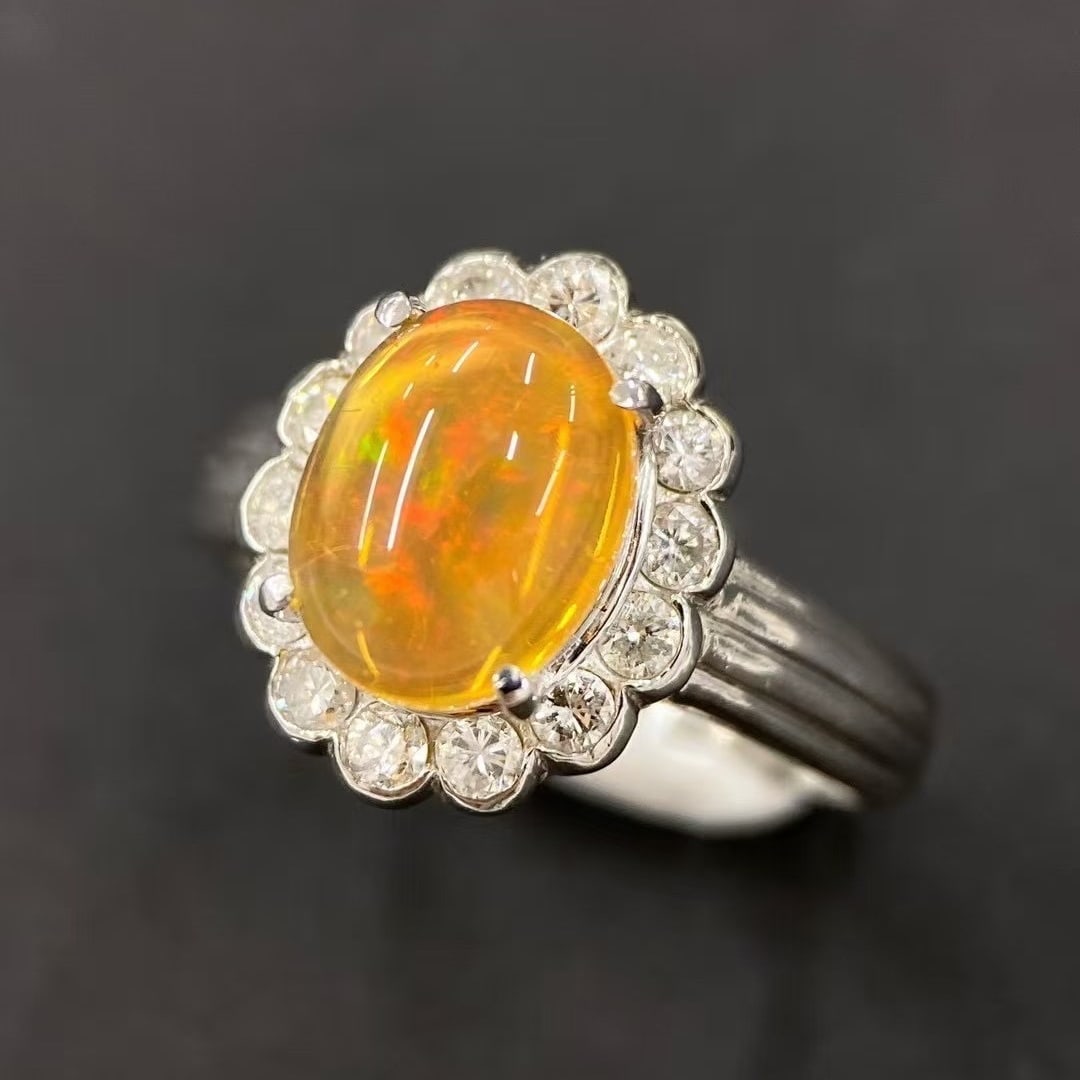 14k Gold 2.81 Ctw Natural Opal & Diamond Ring: Ref:230992104 // gold content:14k gold // ring size:7. 25us // // main gemstone:opal // shape:oval // carat weight:2. 31ct // color:orange // treatment:natural // // adjacent gemstone 2 : diamond // s