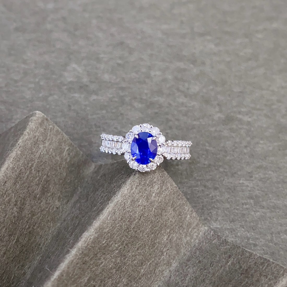 14k Gold 1.77 Ctw Natural Sapphire & Diamond Ring: Ref:230992112 // gold content:14k gold // ring size:7. 25us // // main gemstone:sapphire // shape:oval // carat weight:1. 08ct // color:royal blue // treatment:natural // // adjacent gemstone 2 : diam