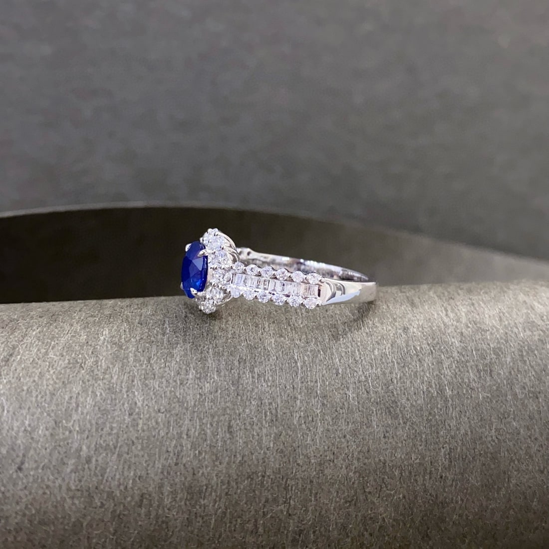14k Gold 1.77 Ctw Natural Sapphire & Diamond Ring - 4