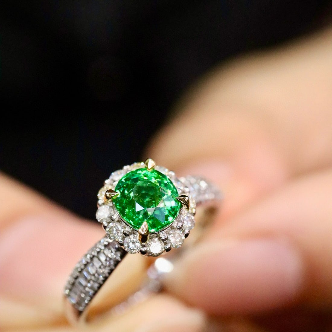 14k Gold 1.57 Ctw Vivid Green Natural Tsavorite & Diamond Ring - 4