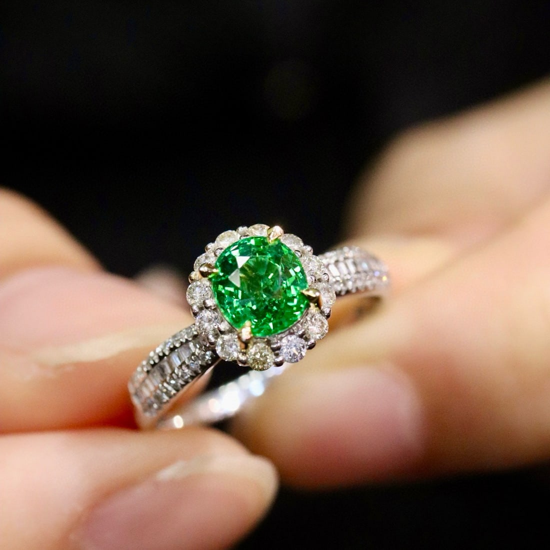 14k Gold 1.57 Ctw Vivid Green Natural Tsavorite & Diamond Ring - 5