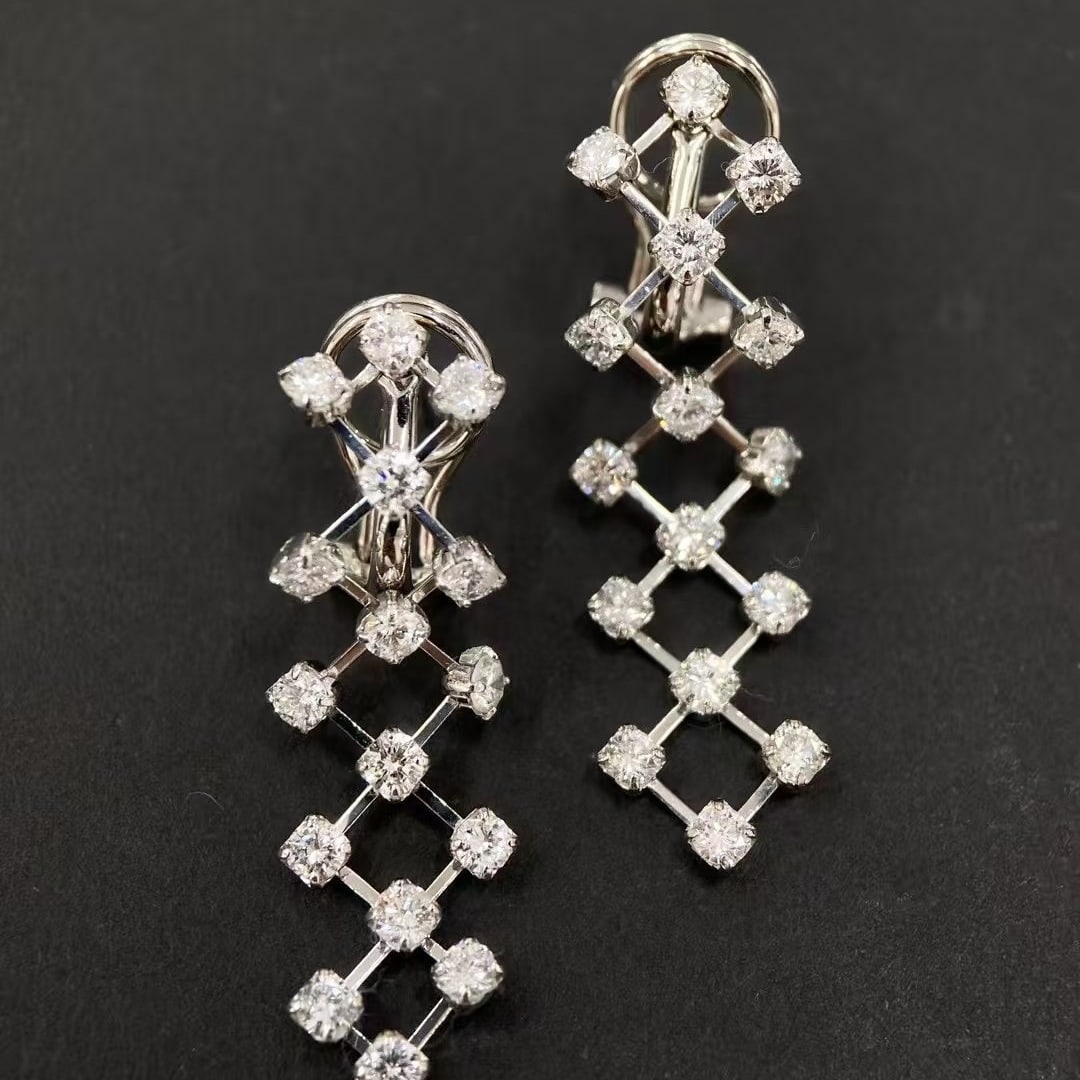 14k Gold 2.0 Ct Natural H Diamond Earrings: Ref:230992117 // gold content:14k gold // main gemstone:diamond // shape:round // carat weight:2. 0ct // clarity grade:vs-si // color:h // treatment:natural // cut grade:g // Condition: New Low Estima