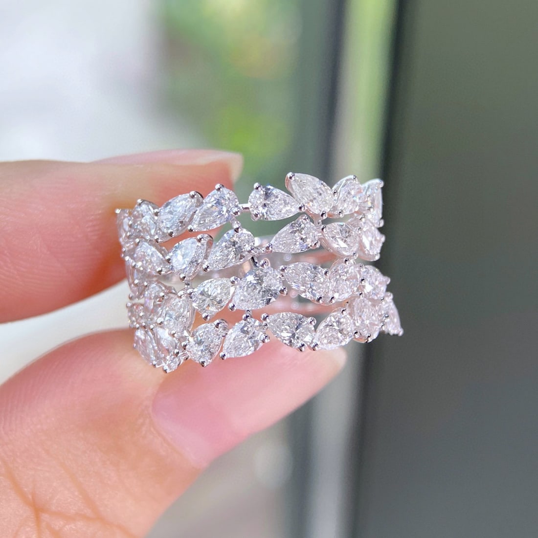 14k Gold 2.44 Ct Natural H Diamond Ring: Ref:230992119 // gold content:14k gold // ring size:7. 25us // // main gemstone:diamond // shape:pear // carat weight:2. 44ct // clarity grade:vs-si // color:h // treatment:natural // Condition: New L