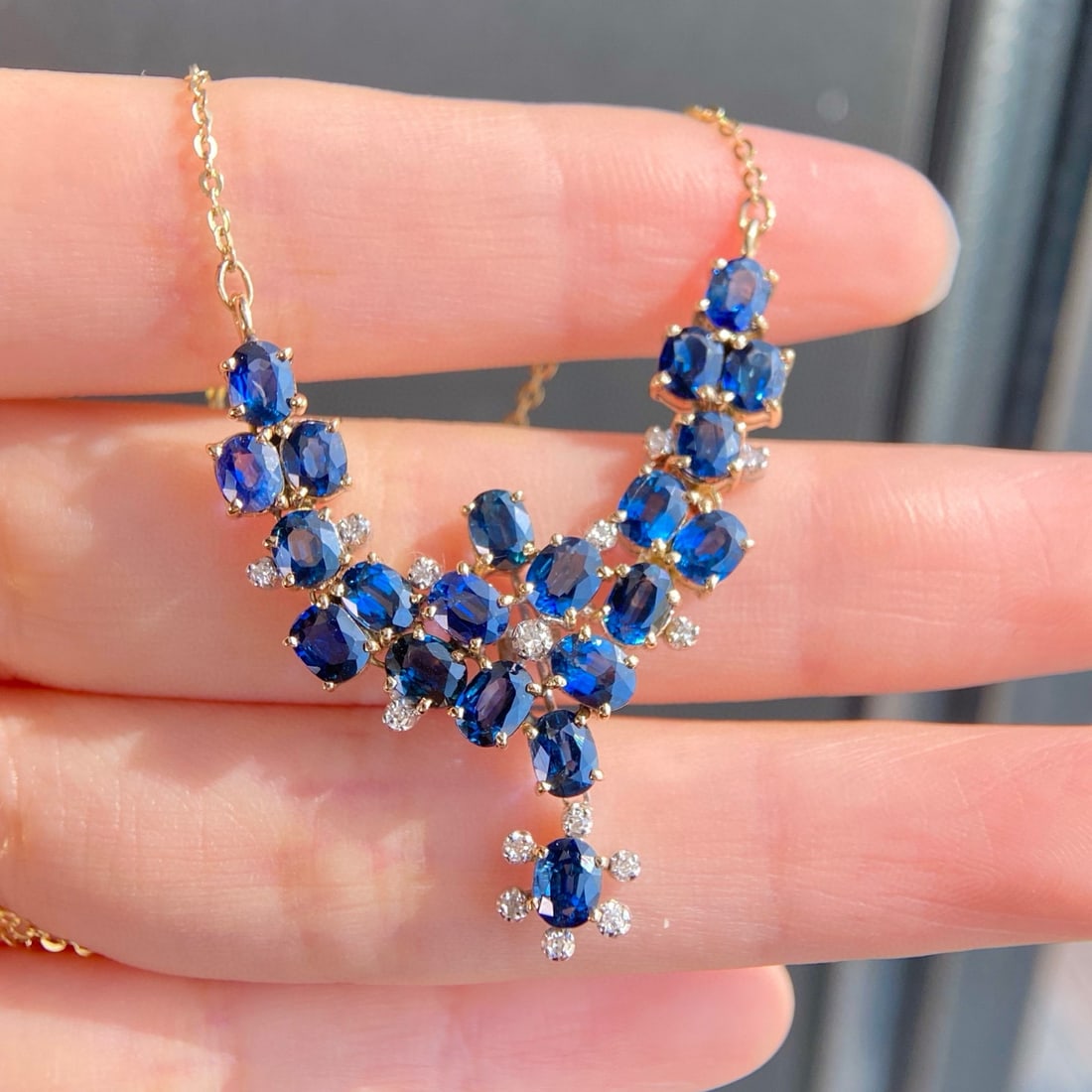14k Gold 9.95 Ctw Natural Sapphire & Diamond Necklace: Ref:230992127 // gold content:14k gold // main gemstone:sapphire // shape:oval // carat weight:9. 8ct // color:blue // treatment:natural // // adjacent gemstone 2 : diamond // shape:round // carat