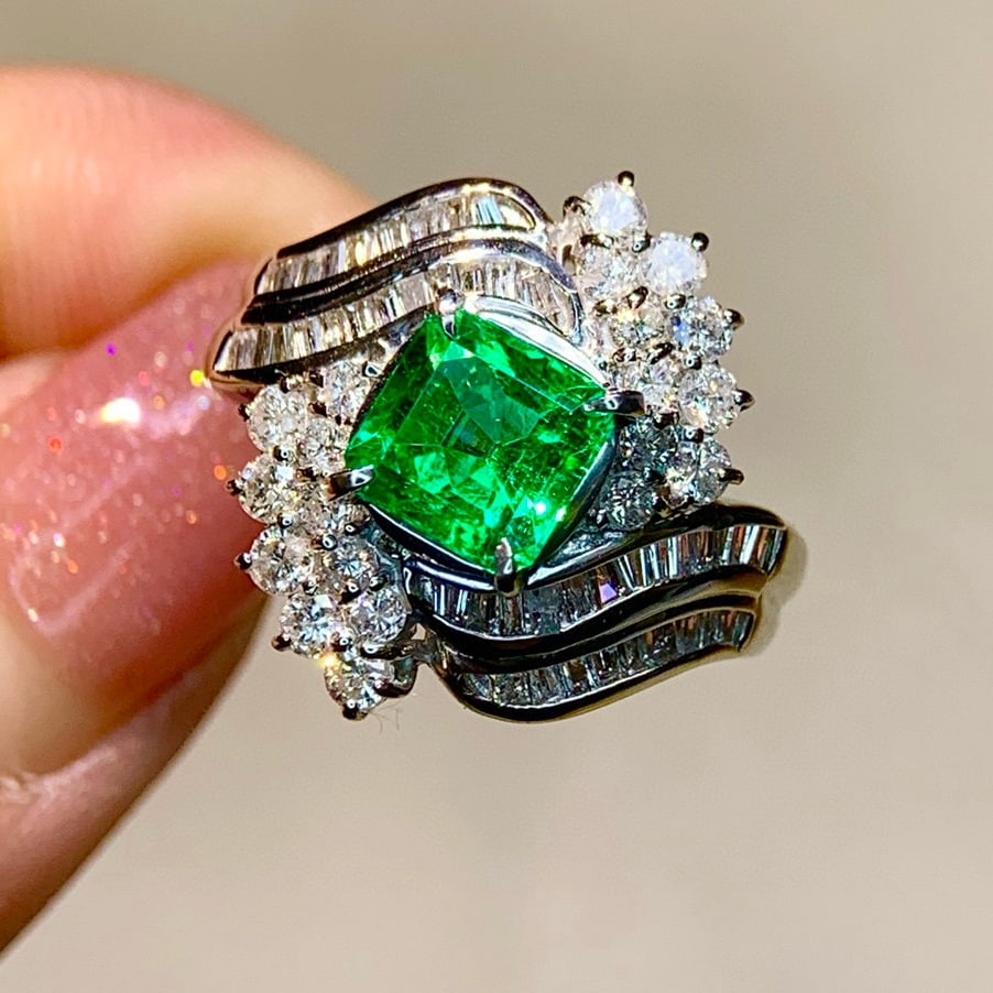 14k Gold 2.23 Ctw Vivid Green Natural Emerald & Diamond Ring - 2